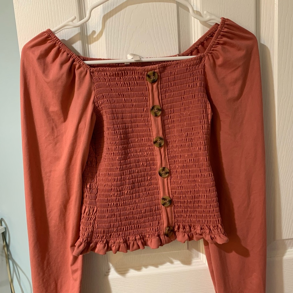 Coral long sleeve tight blouse.